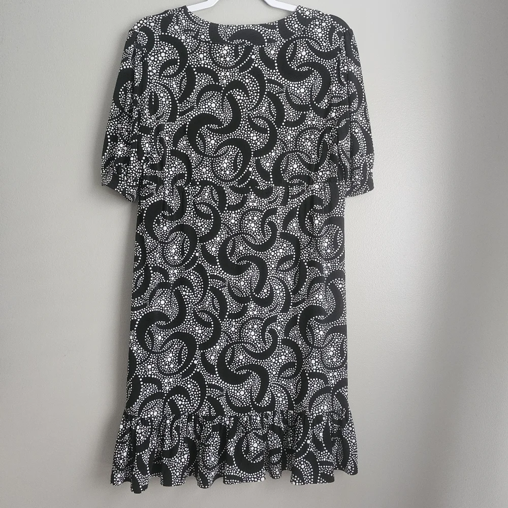 Michael Kors Solid Wrap Dress. V-Neck Tie Waist Size Medium